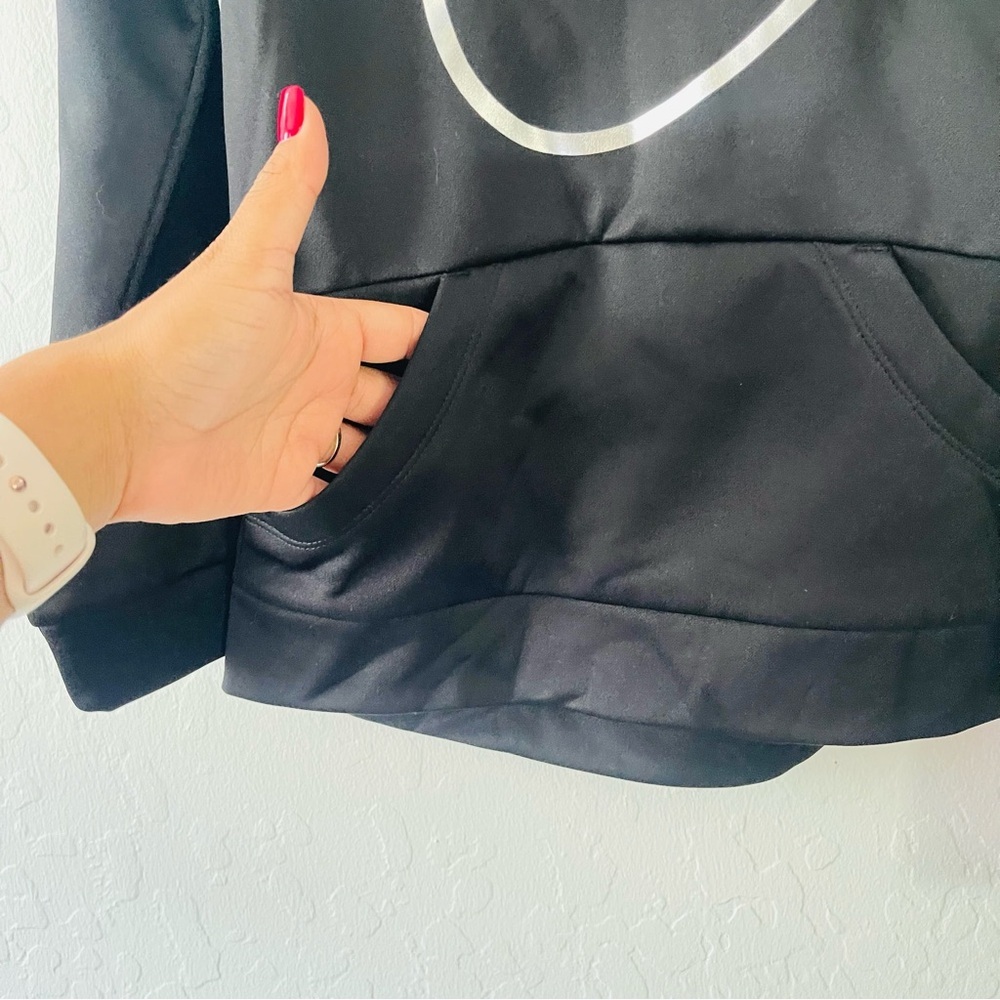 Nike | Girls Therma Black Sweatshirt with Silver Swoosh - Picture 5 of 6